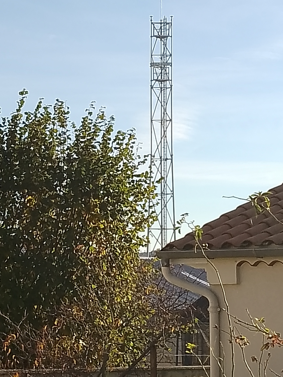 Contre l'installation d'une antenne relais 5G Free sur la commune du Gond-Pontouvre