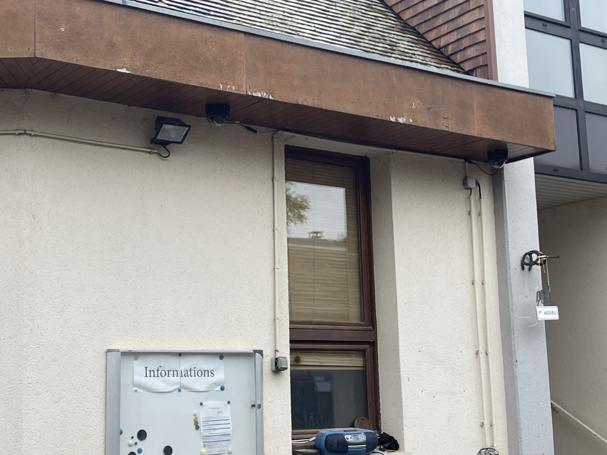 Pour le retrait des caméras installées au club