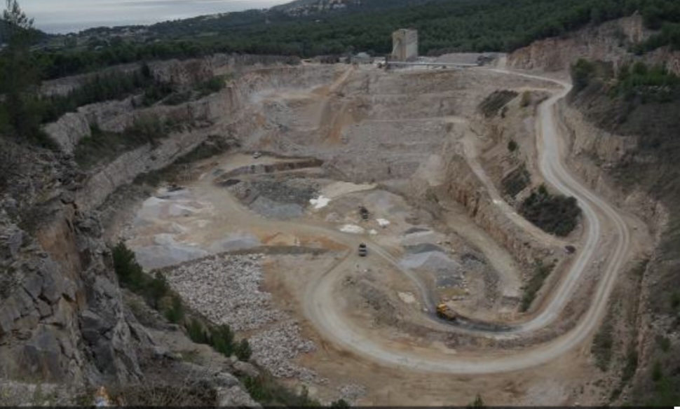Stop aux tirs de mines lafarge en direction des habitations